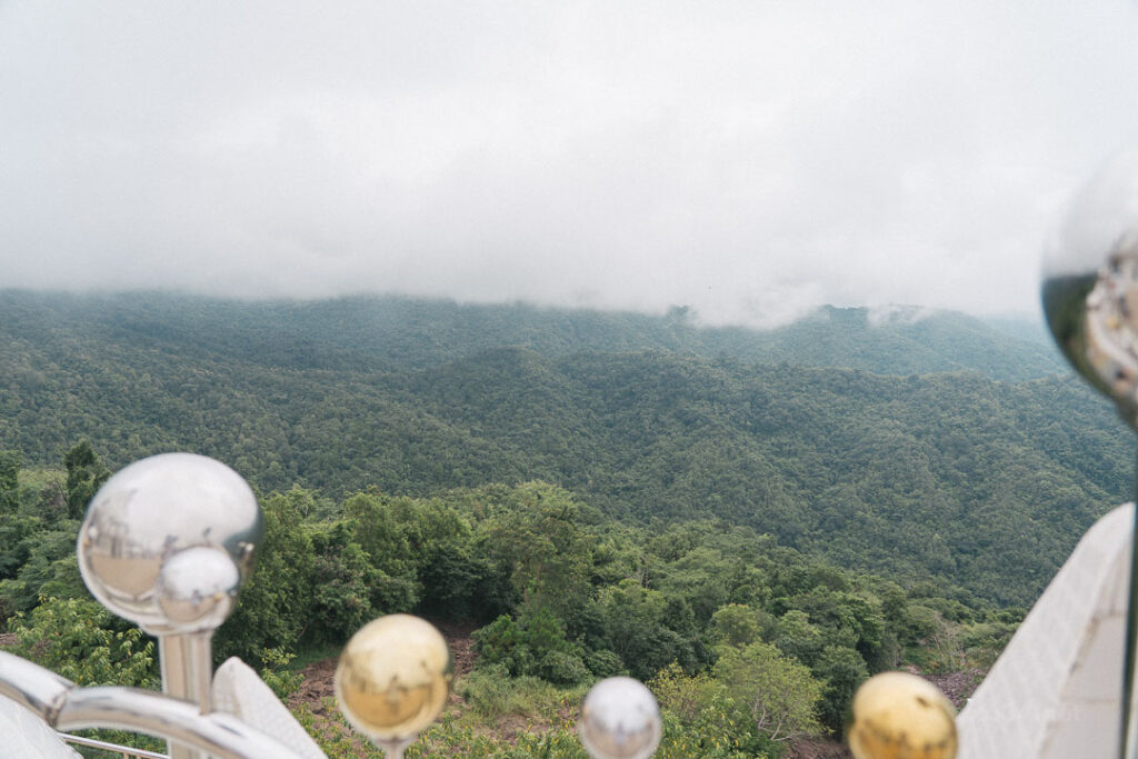 ワット・プラタート・パーソーンケーオから見える緑の山々